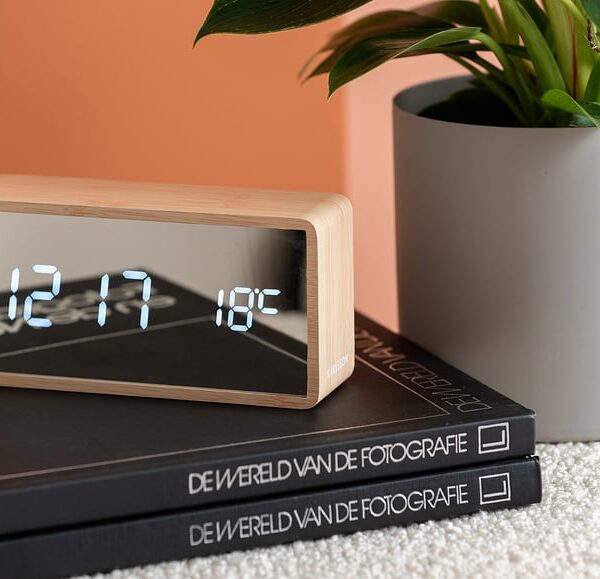 Karlsson LED wekker met spiegel en licht houten frame