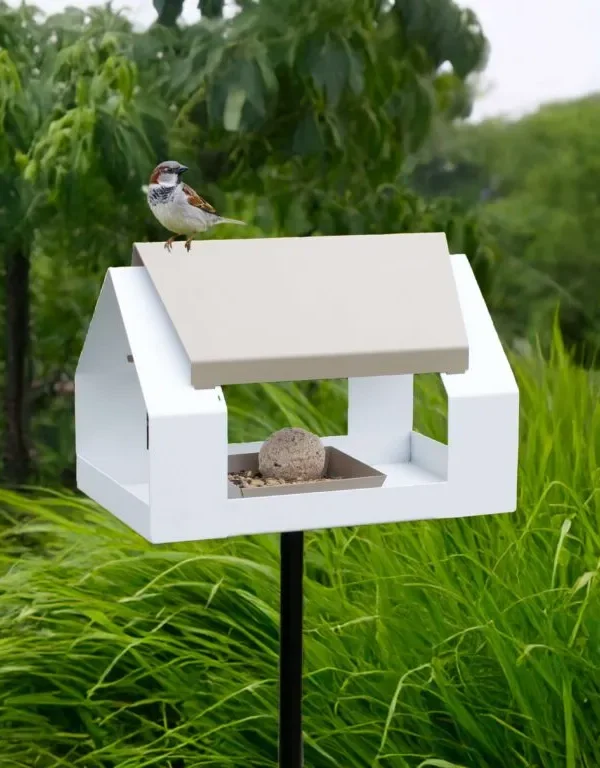 The Barn | Vogelvoederhuisje op paal