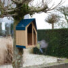 happy-bird-feeder.jpg Heeej Happy Bird Feeder bamboe vogelvoederhuisje met koolmees