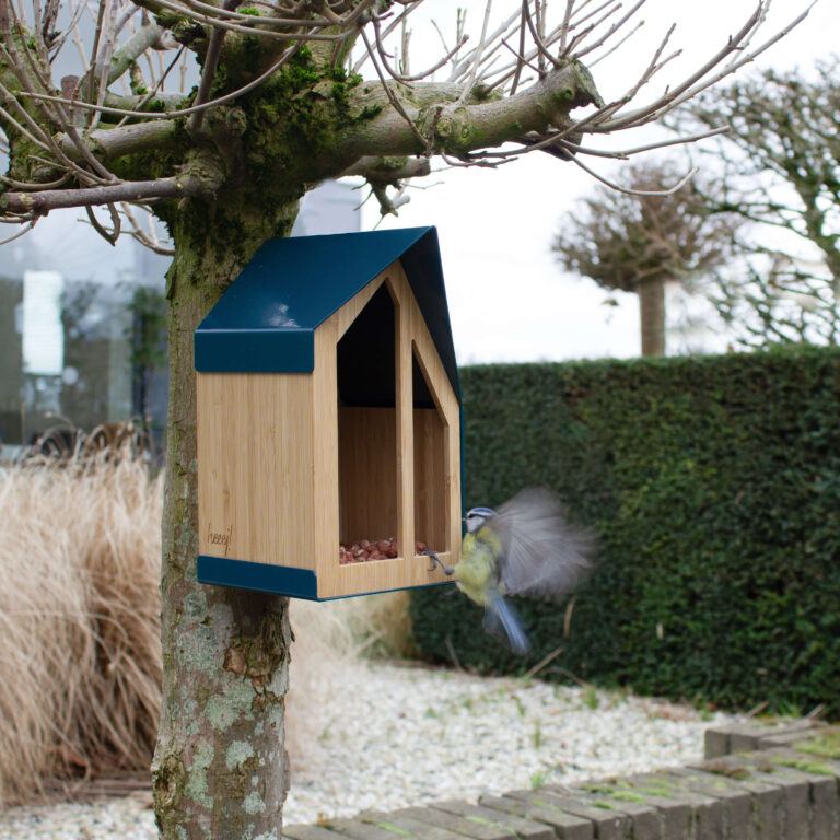 Heeej Happy Bird Feeder bamboe vogelvoederhuisje met koolmees