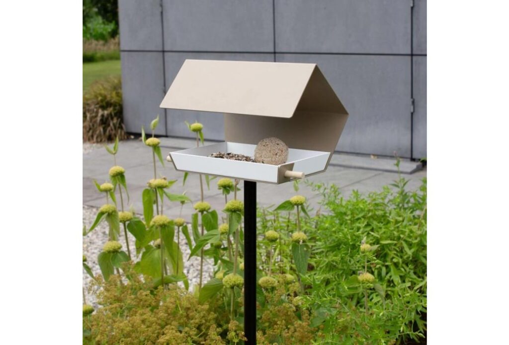 Heeej Open Diamond zand vogelvoederhuisje in de tuin