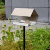 Heeej Open Diamond zand vogelvoederhuisje in de tuin